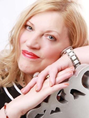 sandra Psychic Reader Sandra Pin: 2662